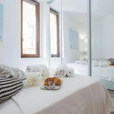 In Old Town - 2min Beach, Restaurant & Bars Апартаменты